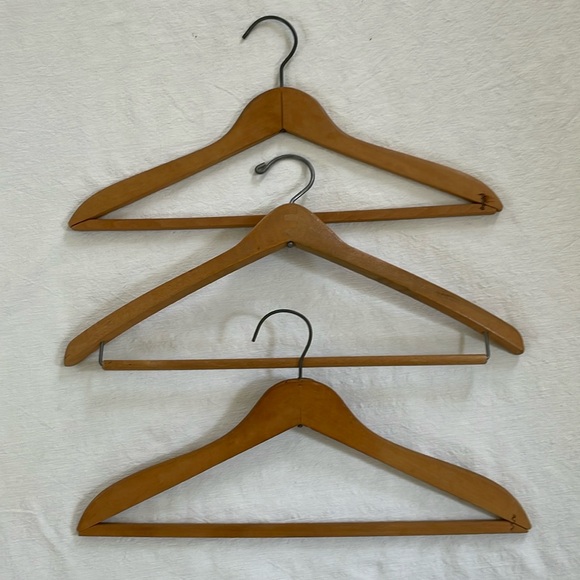 Vintage wooden hangers from Los Angeles area. - Picture 2 of 6
